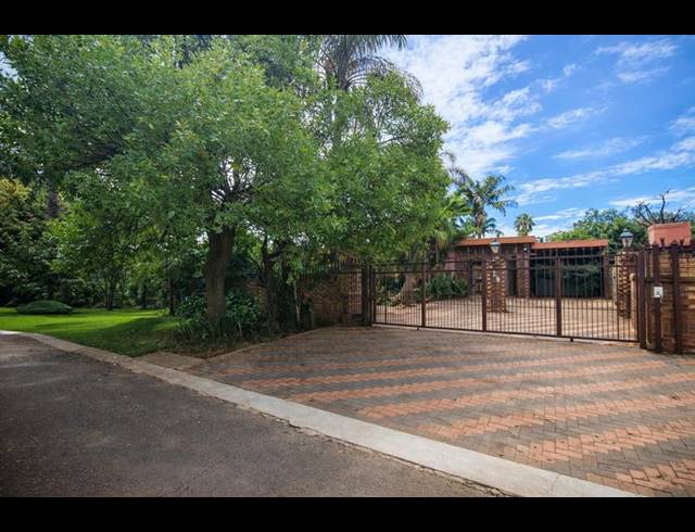 6 BEDROOM PROPERTY TO RENT IN MOREGLOED